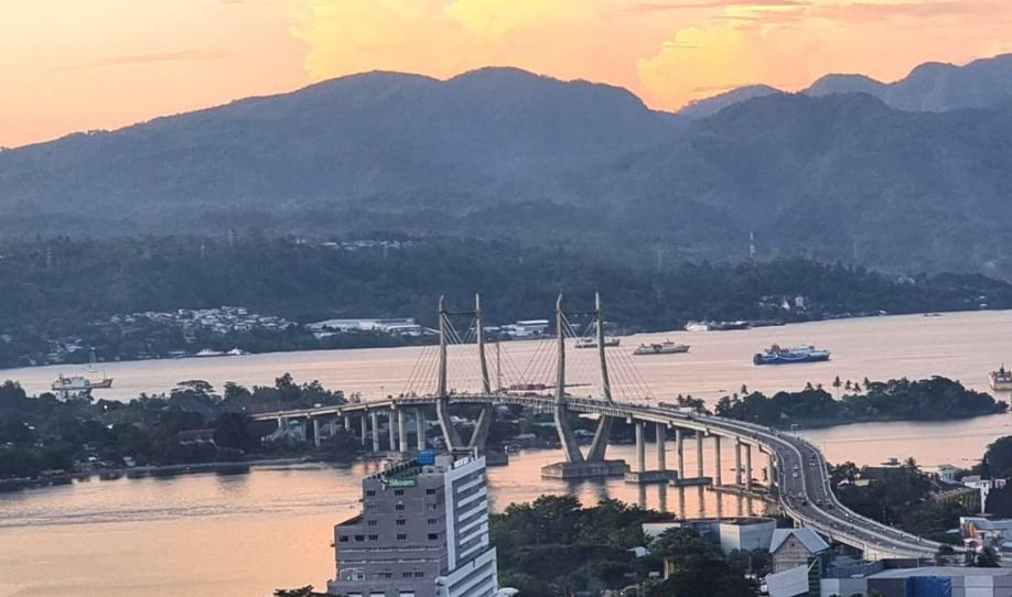 Pemandangan Pelabuhan Ambon